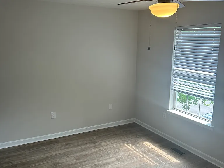 501 Georgetowne Ct — Photo 18