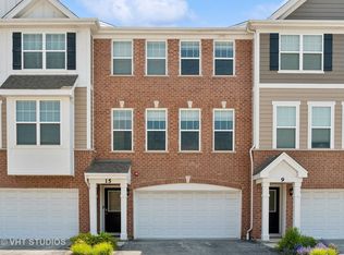 15 Timber Wolf Dr, Wheeling, IL 60090