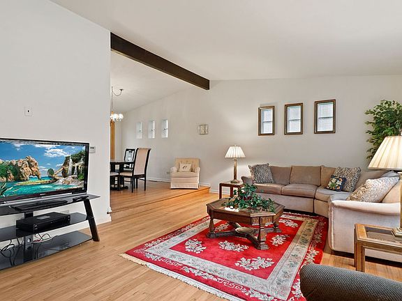 3rd image of 117 Fernwood Dr