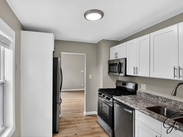 11319 Chalmers Ave — Photo 10