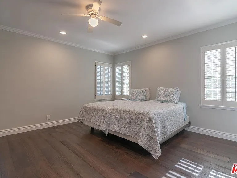 9500 Sawyer St — Photo 11