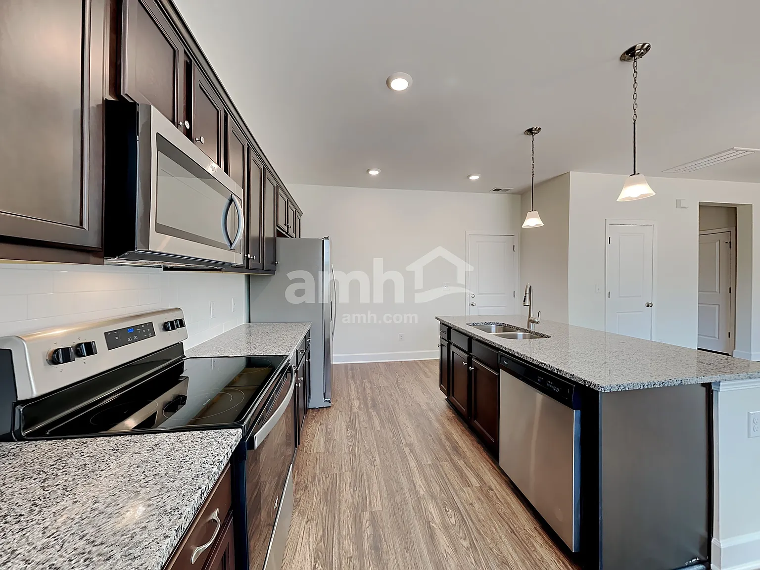 3 bed, 2.5 bath, 1895 sqft, $2,405 — Photo 4