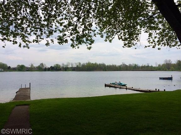 4th image of 1985 W Lake Dr