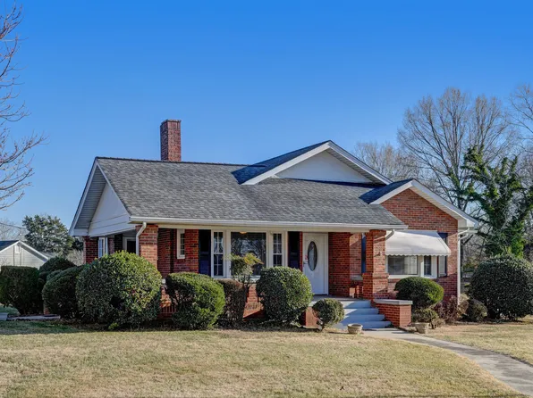 403 Laurel Hill Dr, Burlington, NC 27215