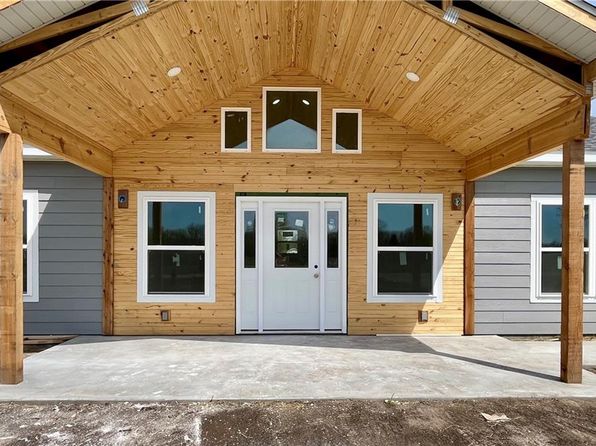 906 Park St, Cherryvale, KS 67335