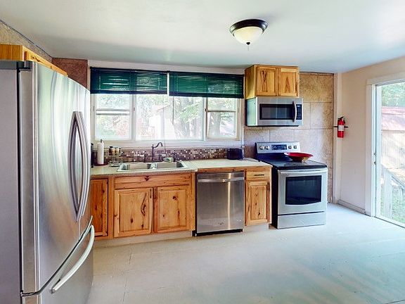 3rd image of 597 Greenough Rd