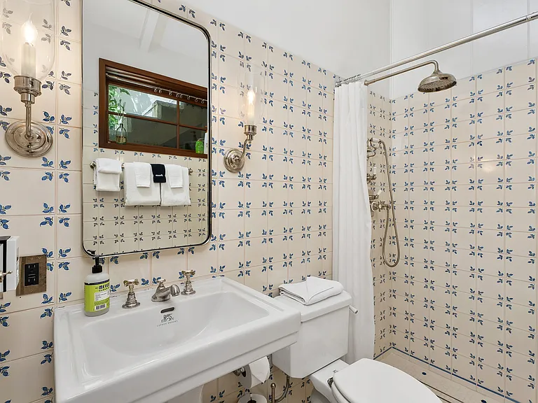 125 Saint Anns Dr — Photo 33