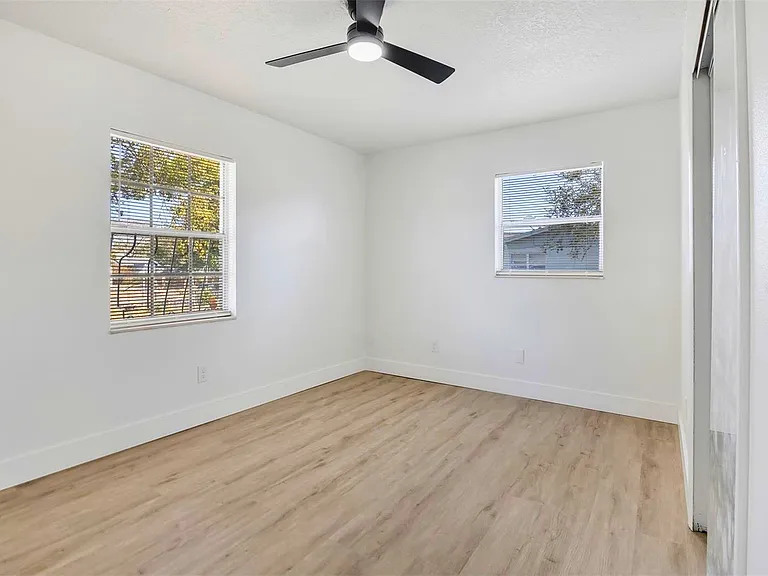 905 Spring Creek Dr — Photo 5