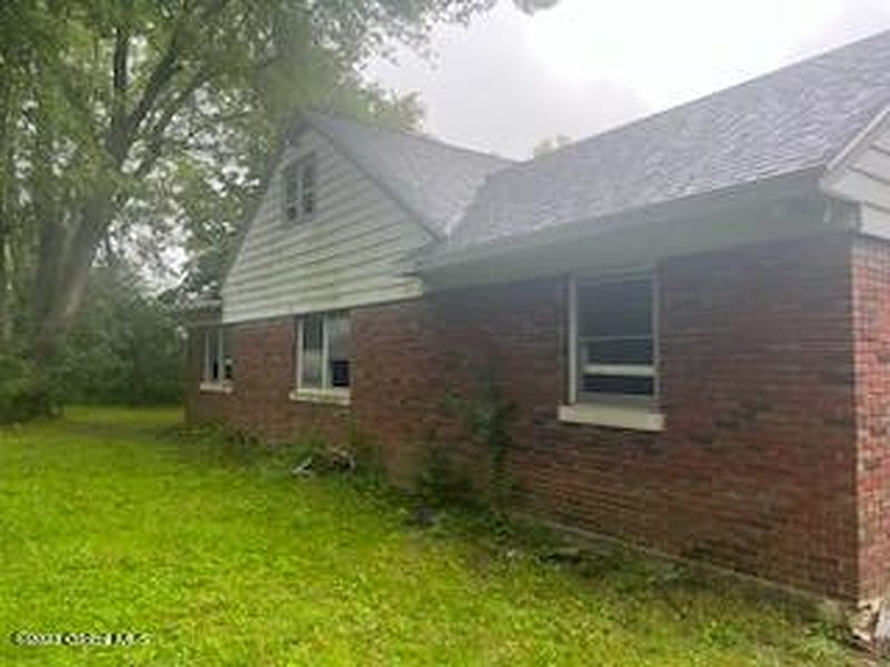 2nd image of 135 Manor Avenue