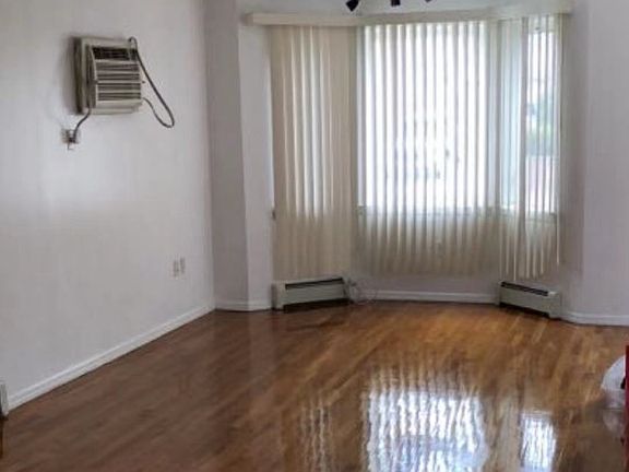 4th image of 61-38 160th St Floor 1
