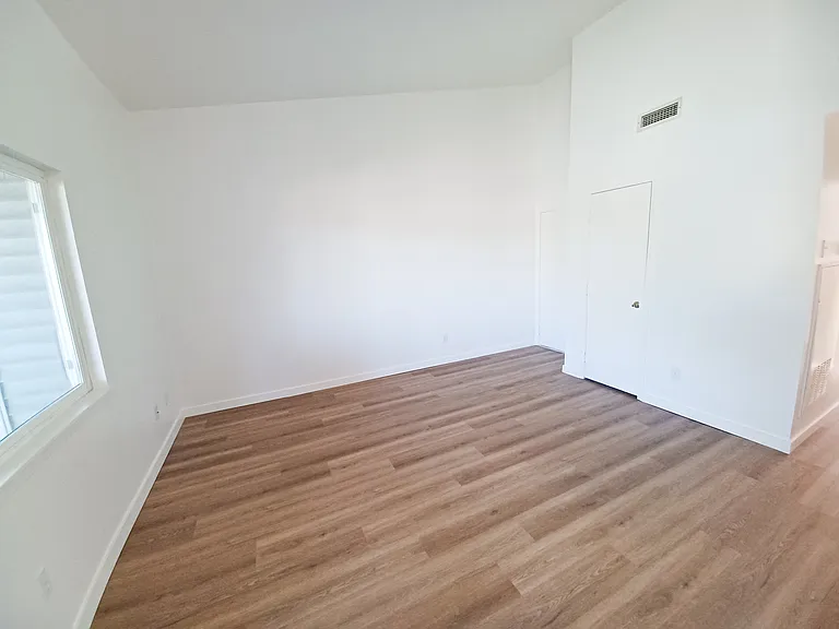 Parkhill Apartments — Photo 25
