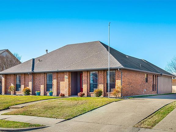 2nd image of 4205 Lakehill Dr