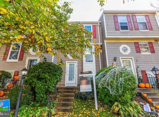 1679 Fieldthorn Dr, Reston, VA 20194