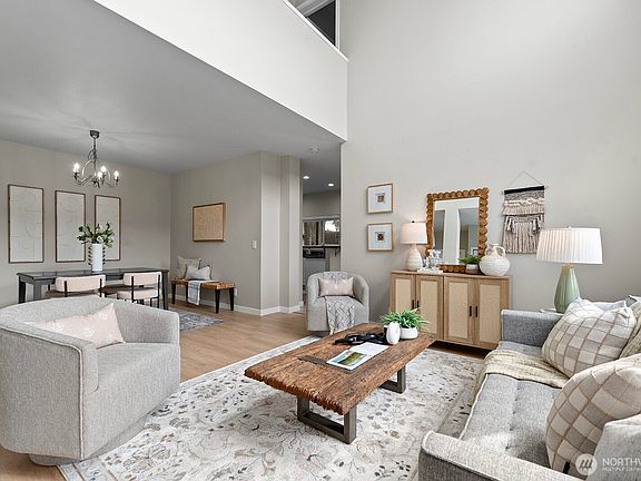 3rd image of 401 S 51st Court
