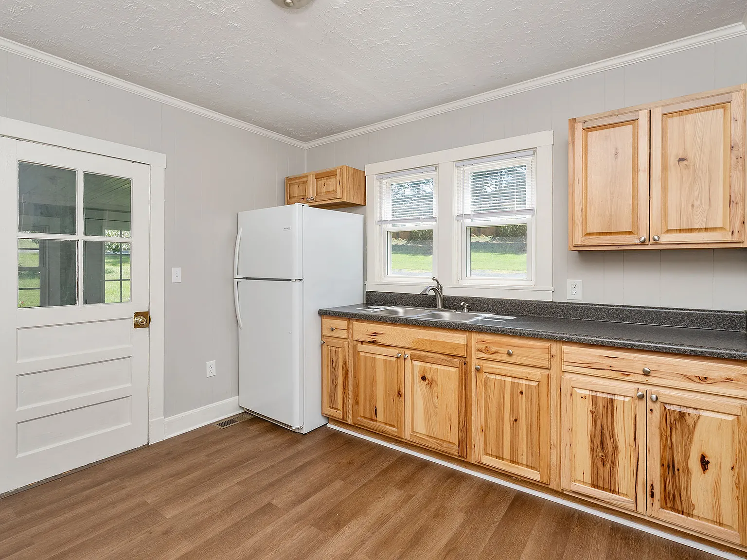 2 bed, 775 sqft, $1,345 — Photo 2