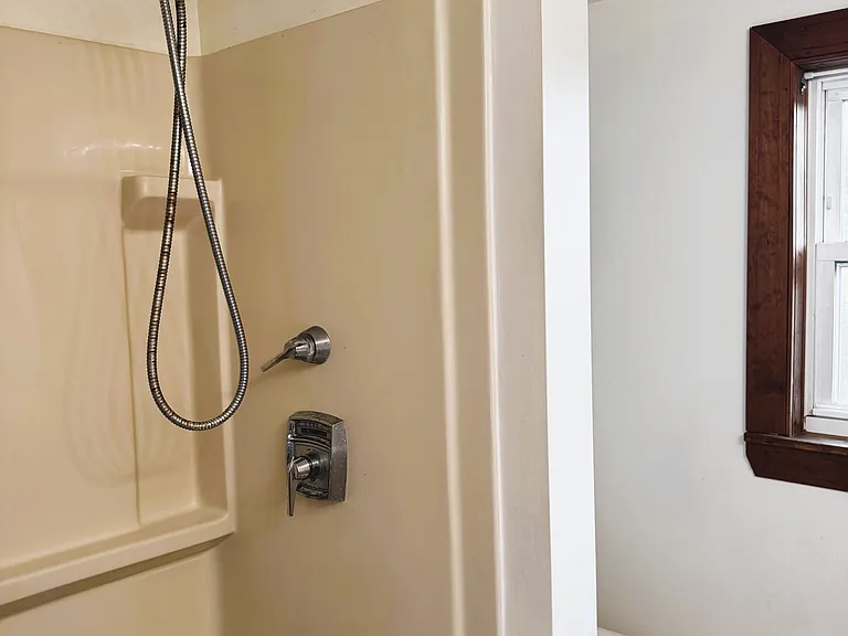 full bath on 2nd floor