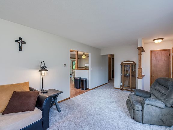 4th image of 210 Walnut Ave