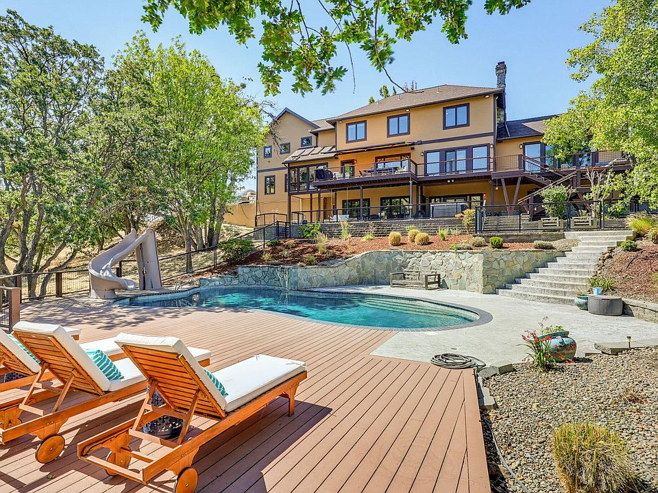 1st image of 55 Pompadour Dr