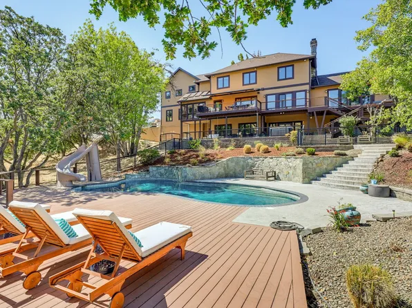 55 Pompadour Dr, Ashland, OR 97520