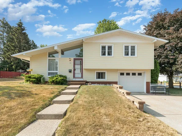529 W End St, Alma, MI 48801