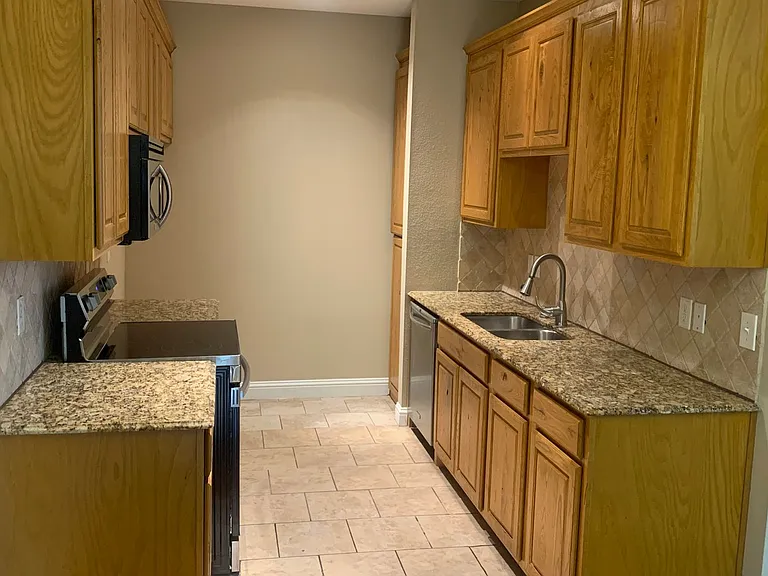 1303 Halcyon Pl — Photo 9