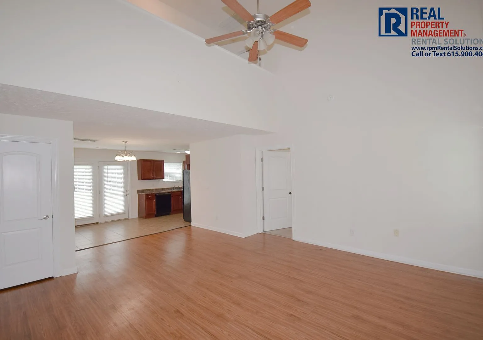 All one level 5bd 3ba home with attached garage! — Photo 4