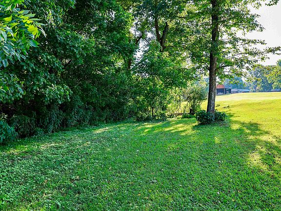 5th image of 620 Riverview Dr