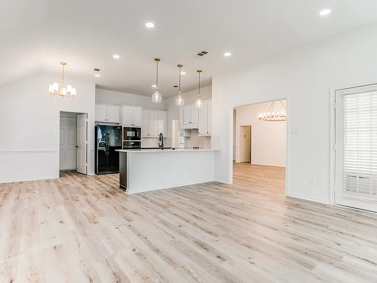 224 Blossom Ln — Photo 11