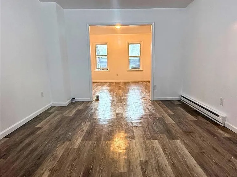 406 W 9th St — Photo 6