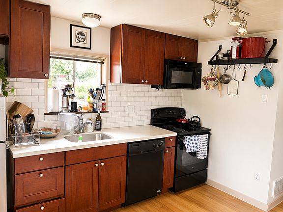 4th image of 3526 NE 86th St