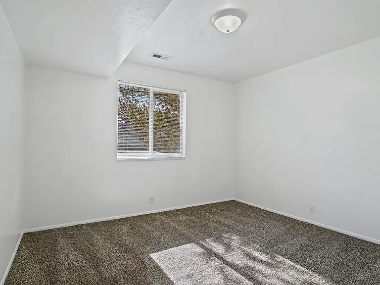 Mallard Crossing Apartments — Photo 12
