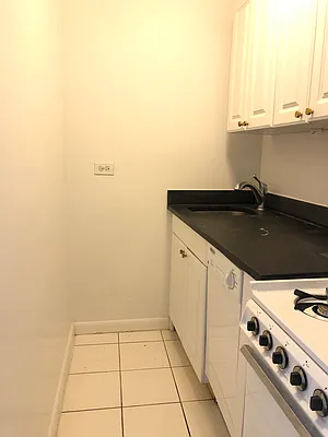 Rented by Bond New York | media 3