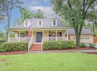 215 W Hedgelawn Way, Southern Pines, NC 28387