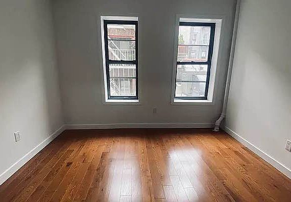 4th image of 229 Mott St #1