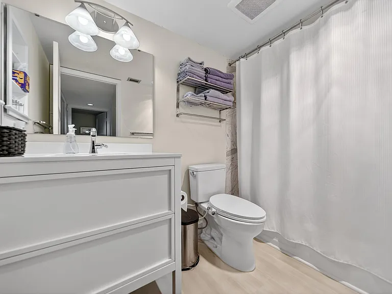 218 NE Edgewater Dr — Photo 38