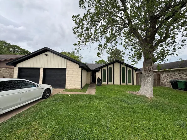 9743 Santa Monica Blvd, Houston, TX 77089