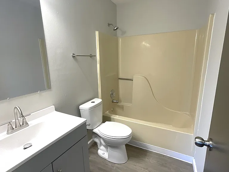 1829 Woodvine St #8 — Photo 10
