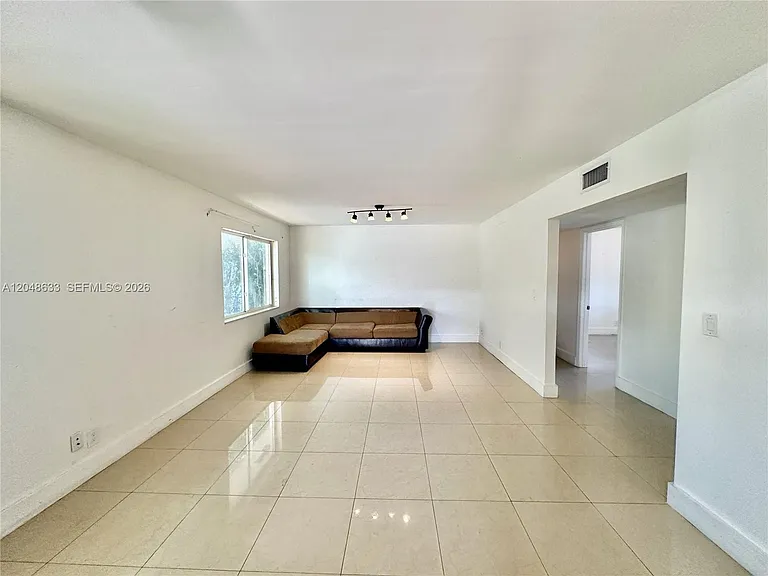 1540 SW 5th Pl #4 — Photo 21