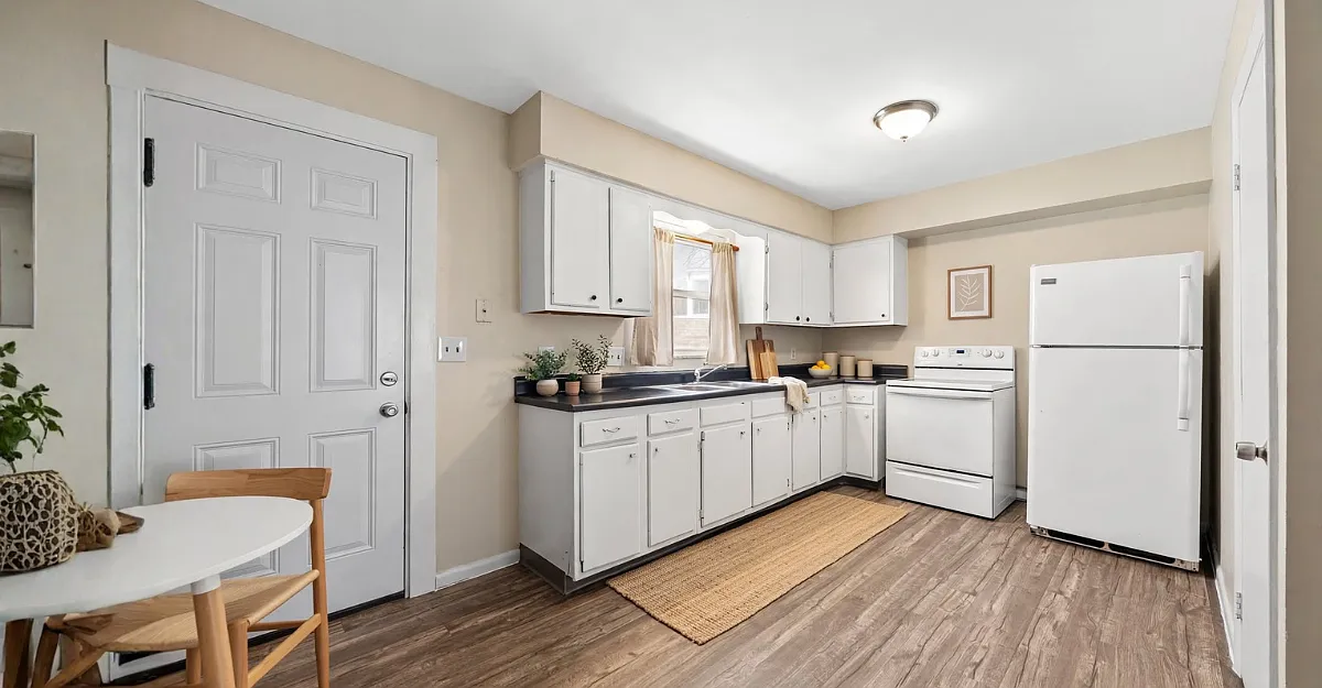 Evergreen Apartment — Photo 1