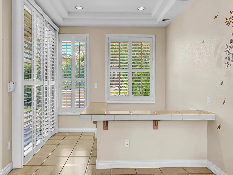 9101 Crystal Lake Ct — Photo 24