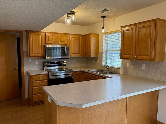 5th image of 611 Goodrich Dr