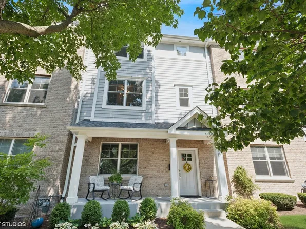 570 Ohio Ave, Saint Charles, IL 60174