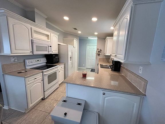 3rd image of 3813 Coconut Palm Cir