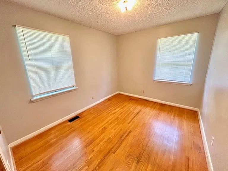 1709 Morningside Dr NW — Photo 6