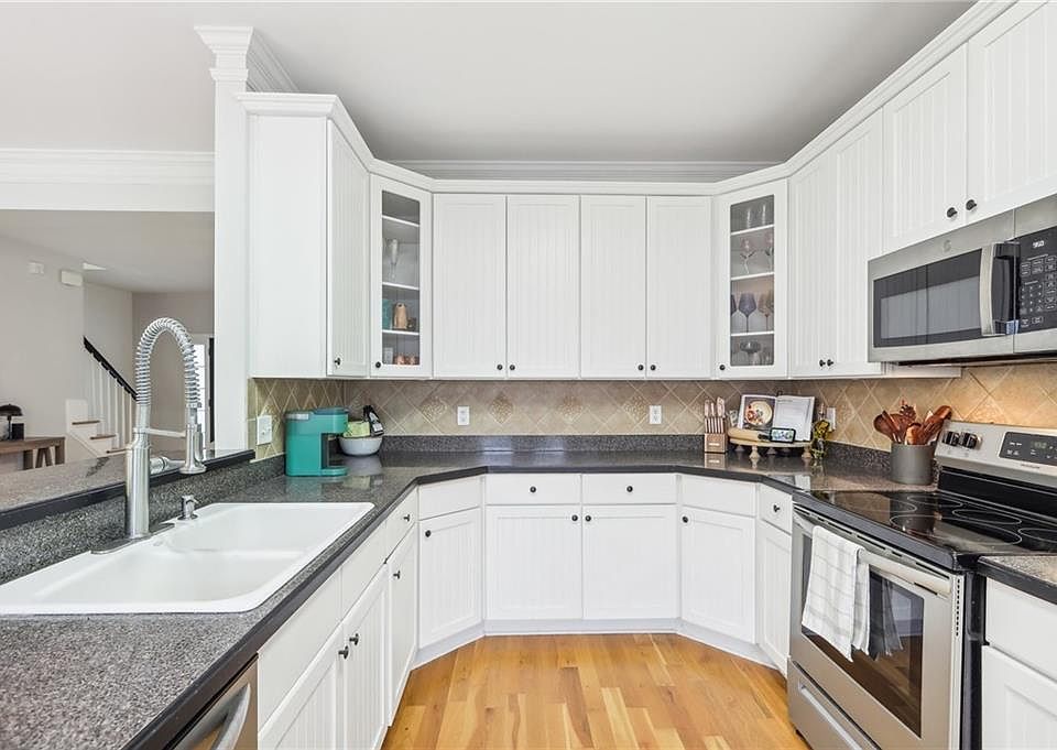 1st image of 49 High Point Cir