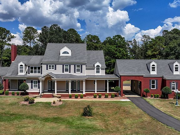 2nd image of 899 Lexington Ln