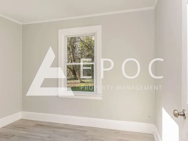 909 Grant St — Photo 11