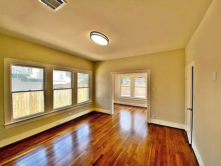 1625 W Alabama St — Photo 5