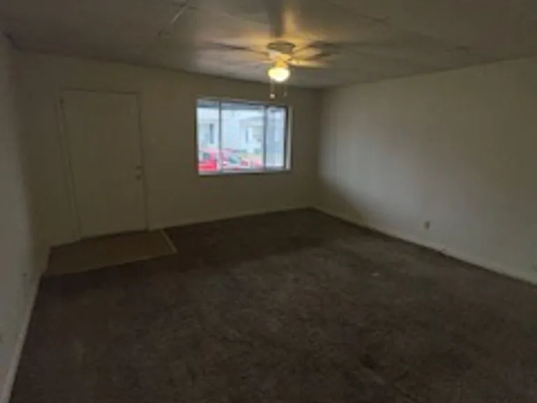 2513 W Illinois St — Photo 2