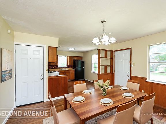 3rd image of 2808 Belhaven Dr